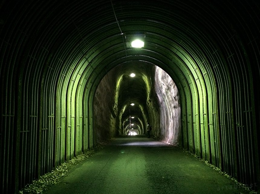 養老渓谷　２階建てのトンネル